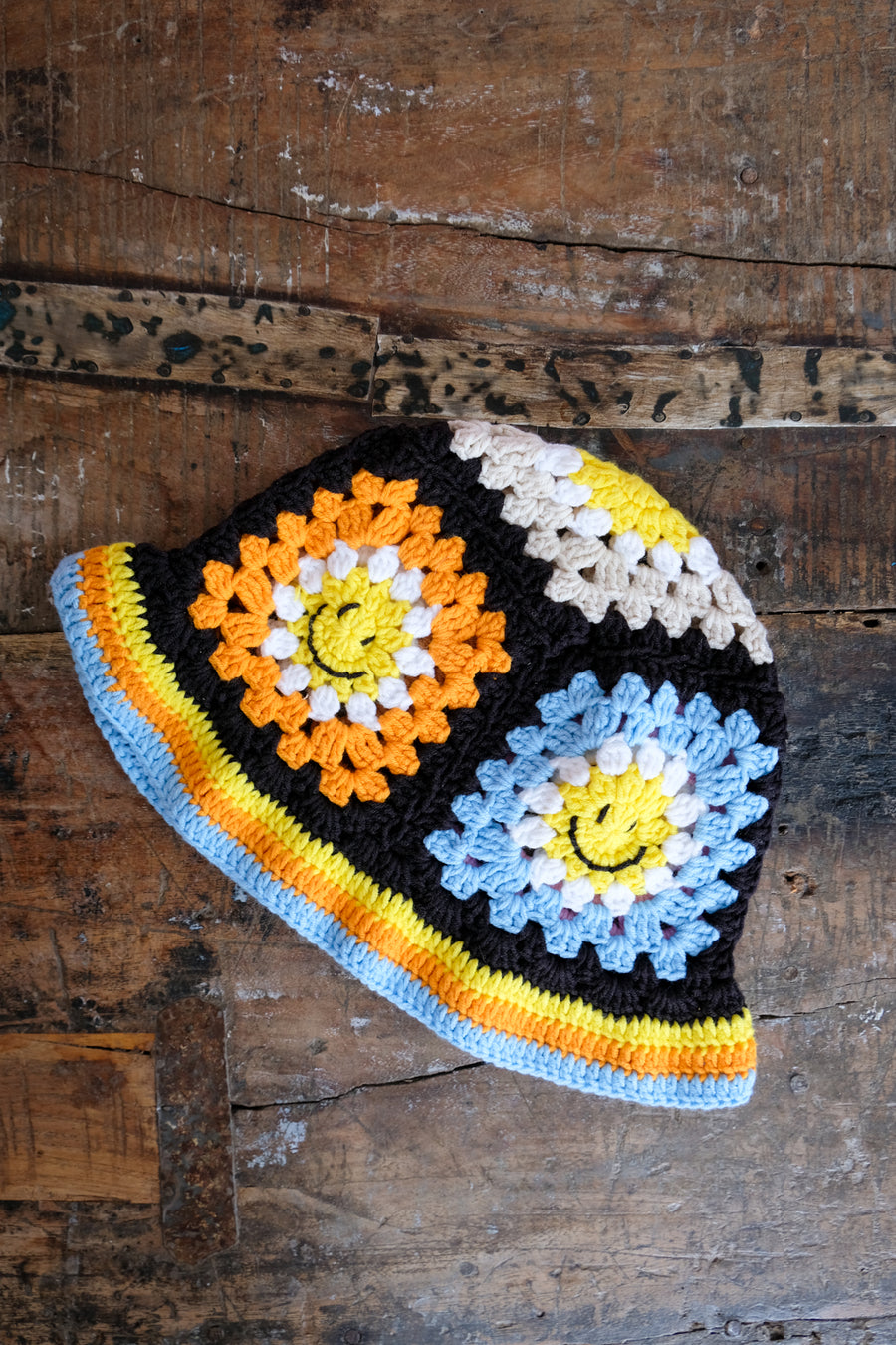 Crochet Bucket Hat with Smileys