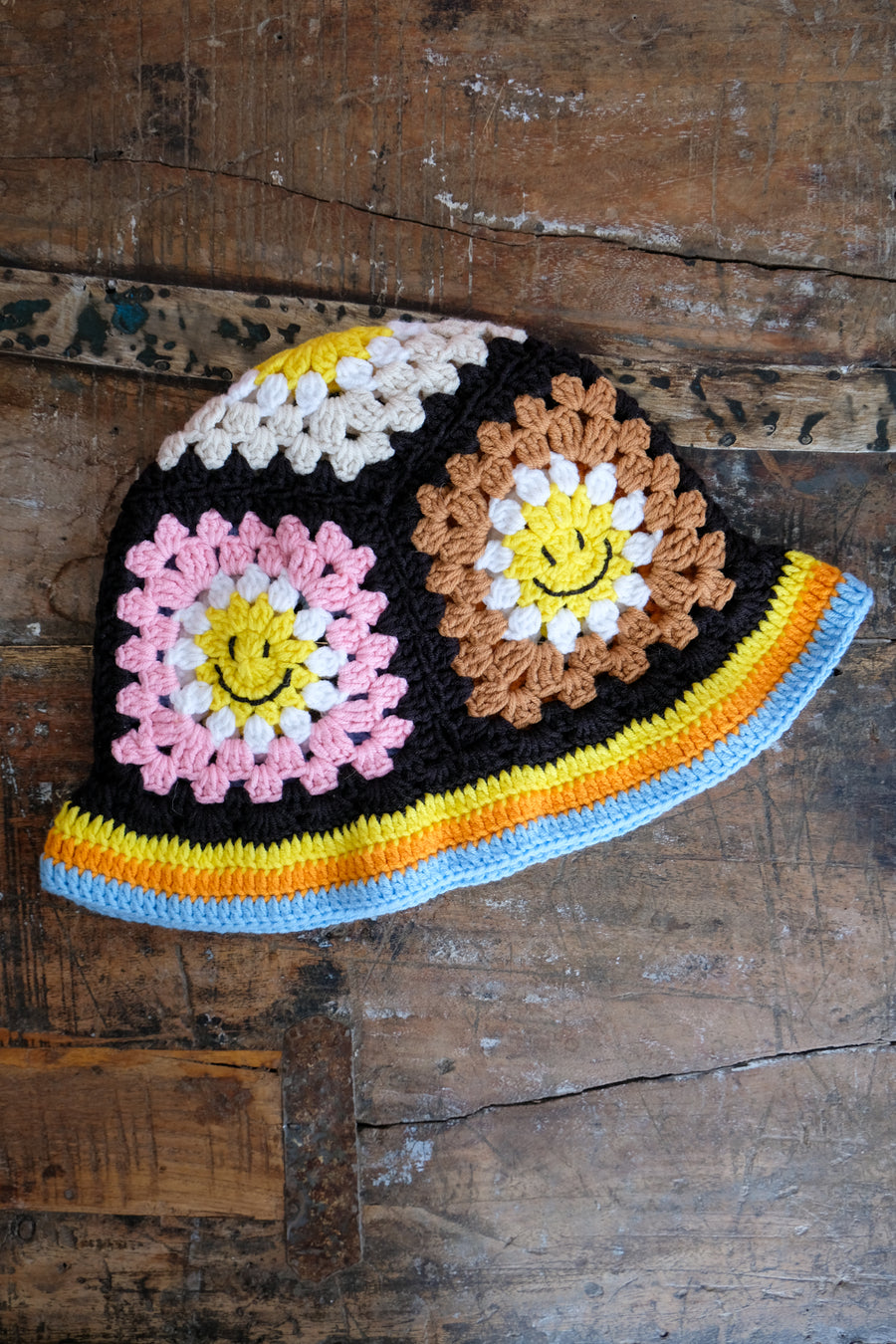 Crochet Bucket Hat with Smileys